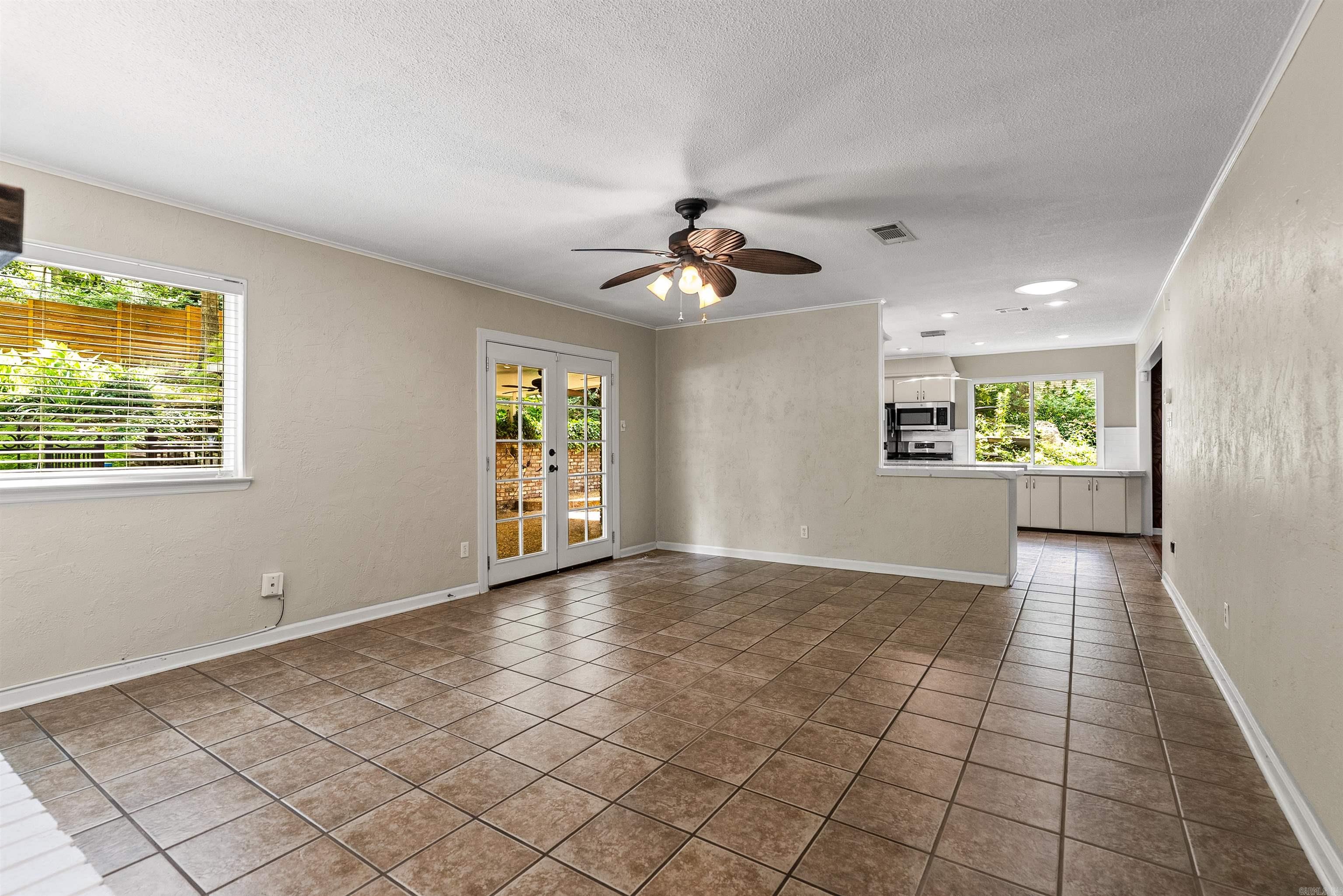 LEAWOOD MANOR - Residential