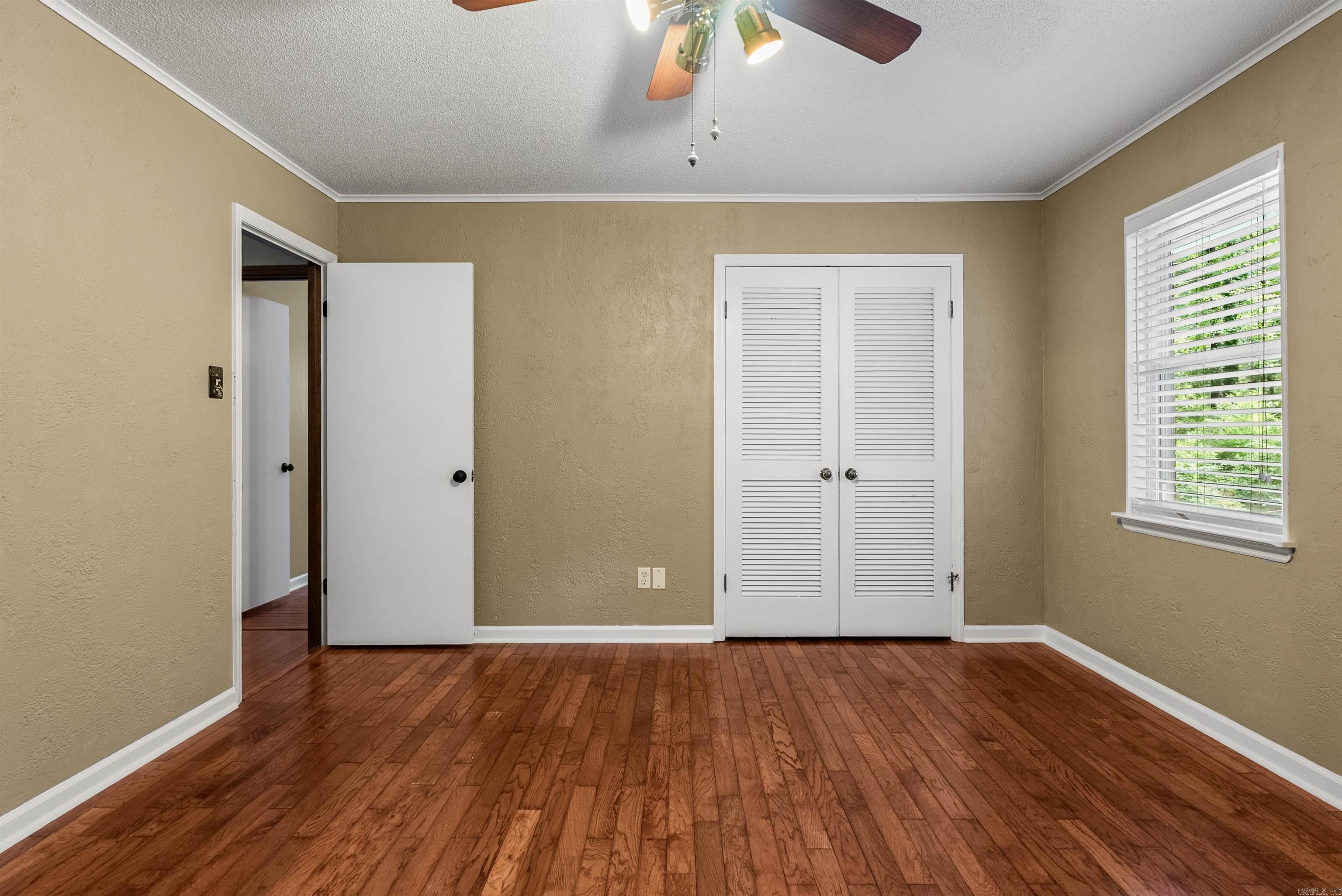 LEAWOOD MANOR - Residential