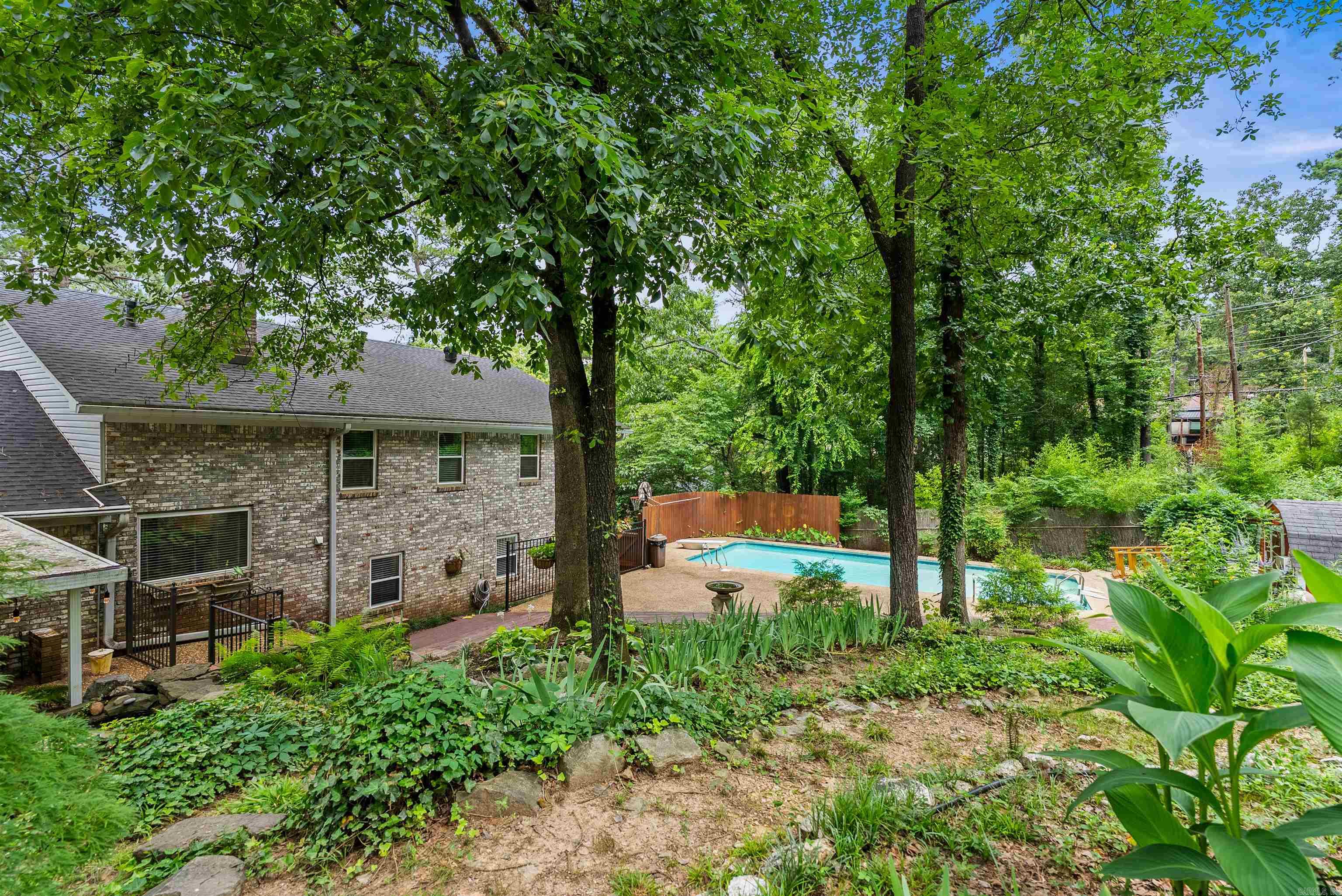 LEAWOOD MANOR - Residential