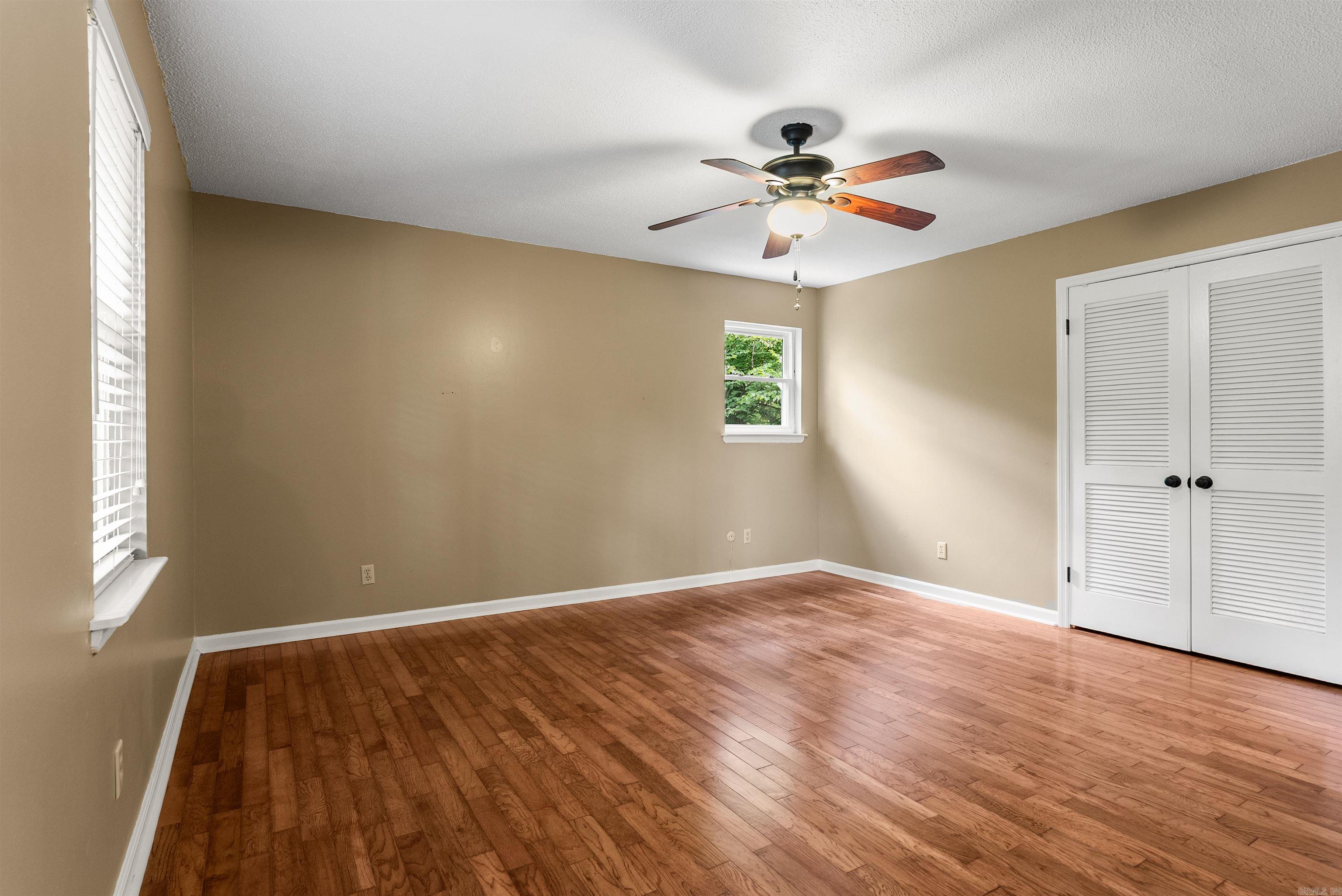 LEAWOOD MANOR - Residential