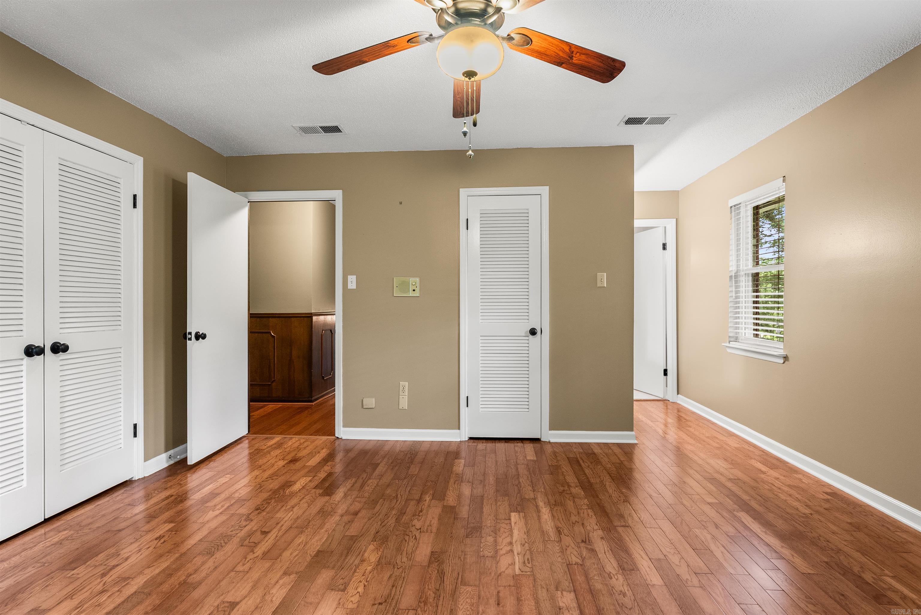 LEAWOOD MANOR - Residential