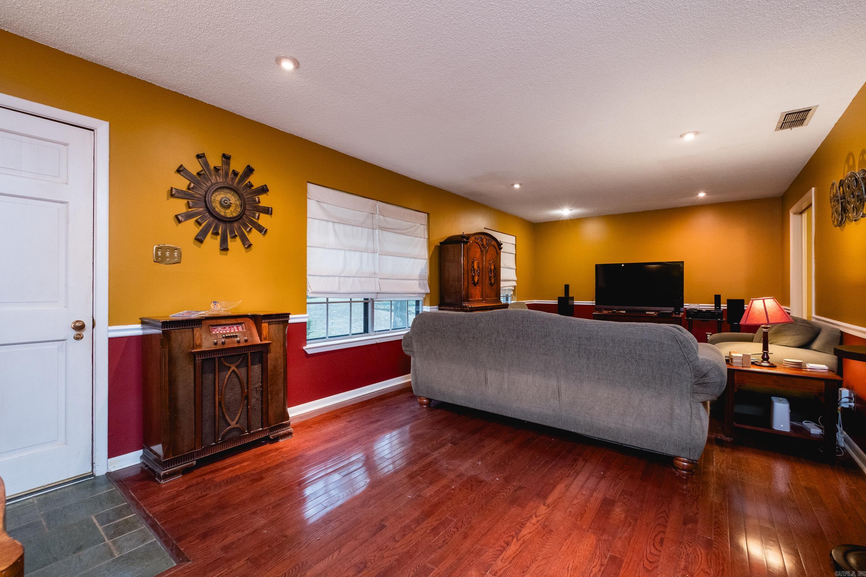 COLONY PARK - Residential
