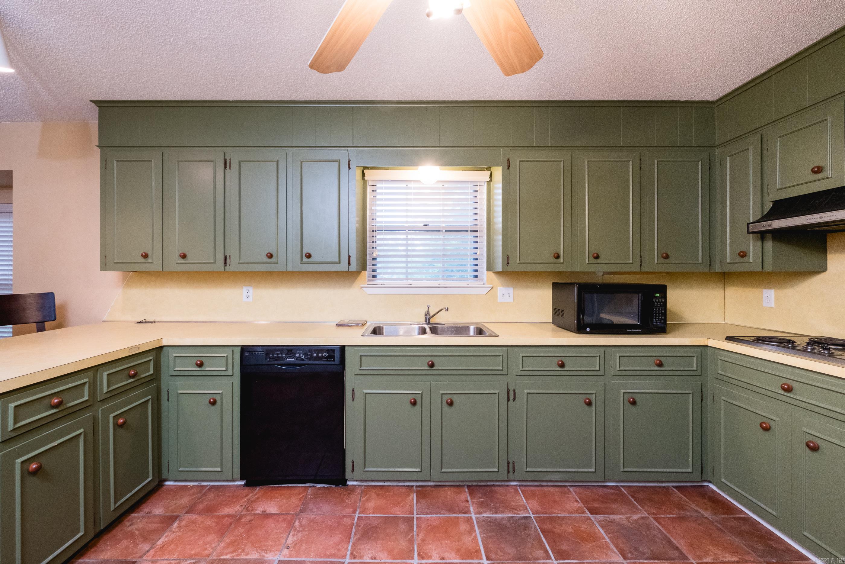 COLONY PARK - Residential