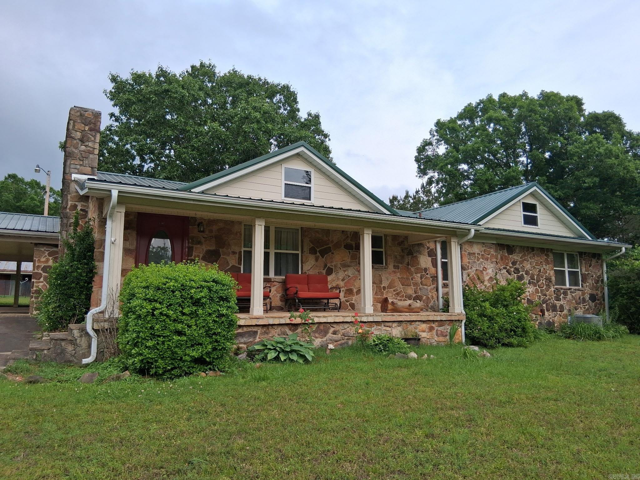 Country living at its best, beautiful large corner property featuring a well-maintained 3-bedroom, 2 bath home, large sunroom, spacious dining area, a big friendly kitchen, pantry, walk-shower, walk in closets, outside entertaining area complete with stone BBQ. Outside storage, shop/barn, dog run complete with kennels, nice view of surrounding mountains ranges and so much more, you have to see to appreciate.