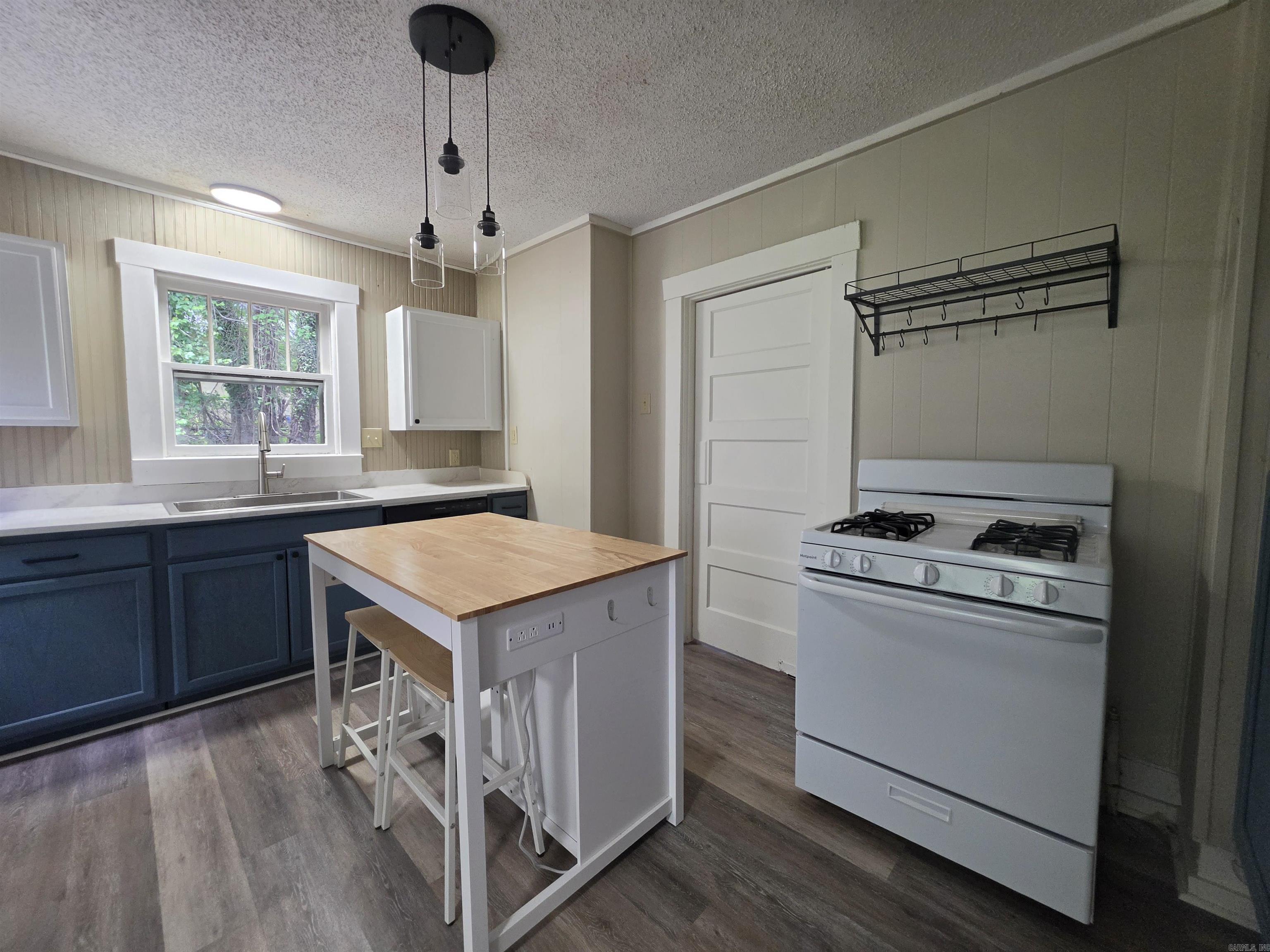 HSR BLK - Residential