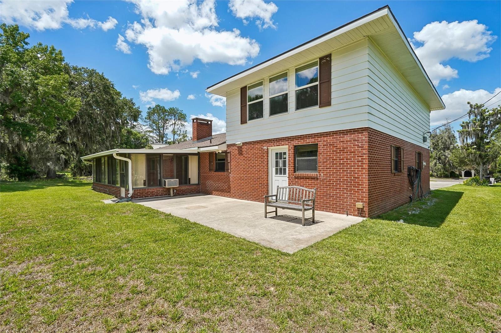 COUNTRY CLUB ESTATE MCINTOSH GRT - Residential