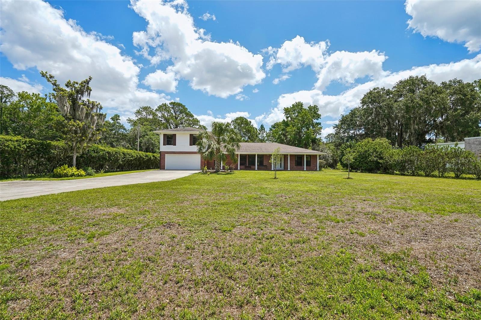 COUNTRY CLUB ESTATE MCINTOSH GRT - Residential
