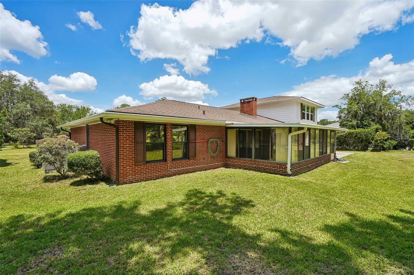 COUNTRY CLUB ESTATE MCINTOSH GRT - Residential