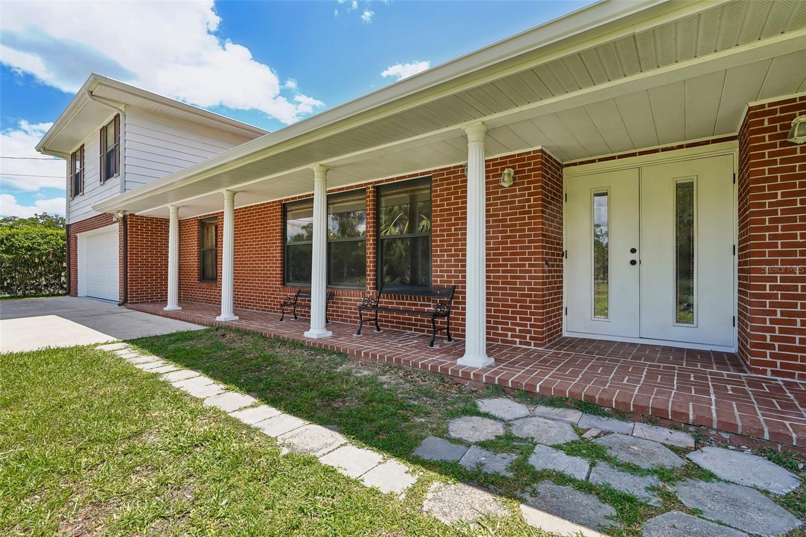 COUNTRY CLUB ESTATE MCINTOSH GRT - Residential