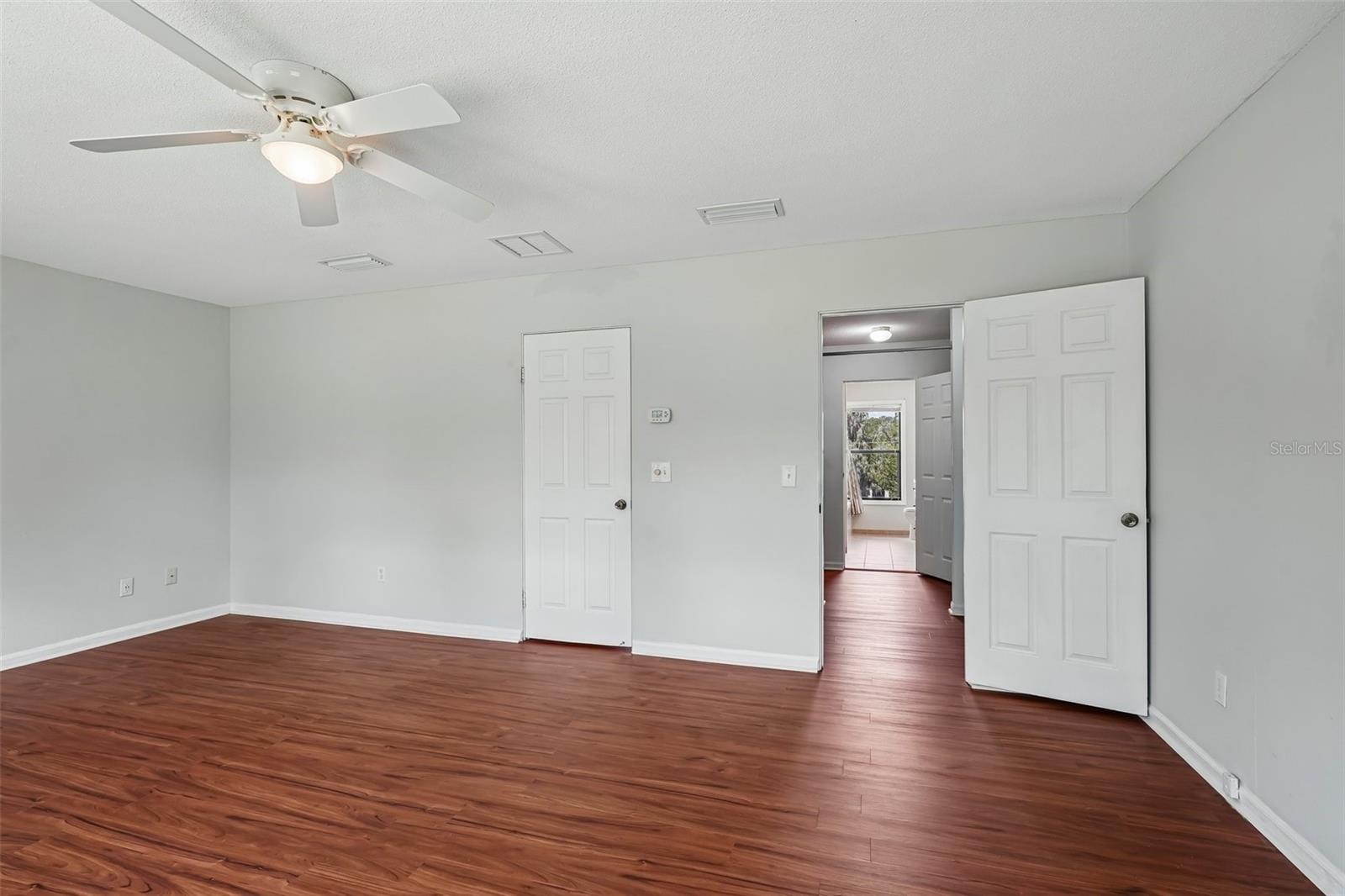 COUNTRY CLUB ESTATE MCINTOSH GRT - Residential