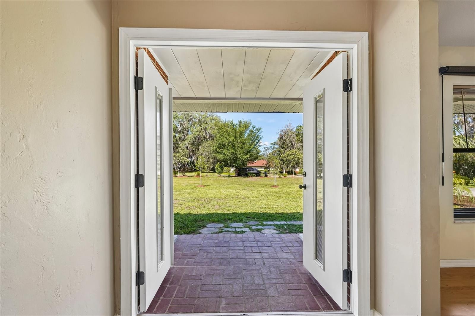 COUNTRY CLUB ESTATE MCINTOSH GRT - Residential
