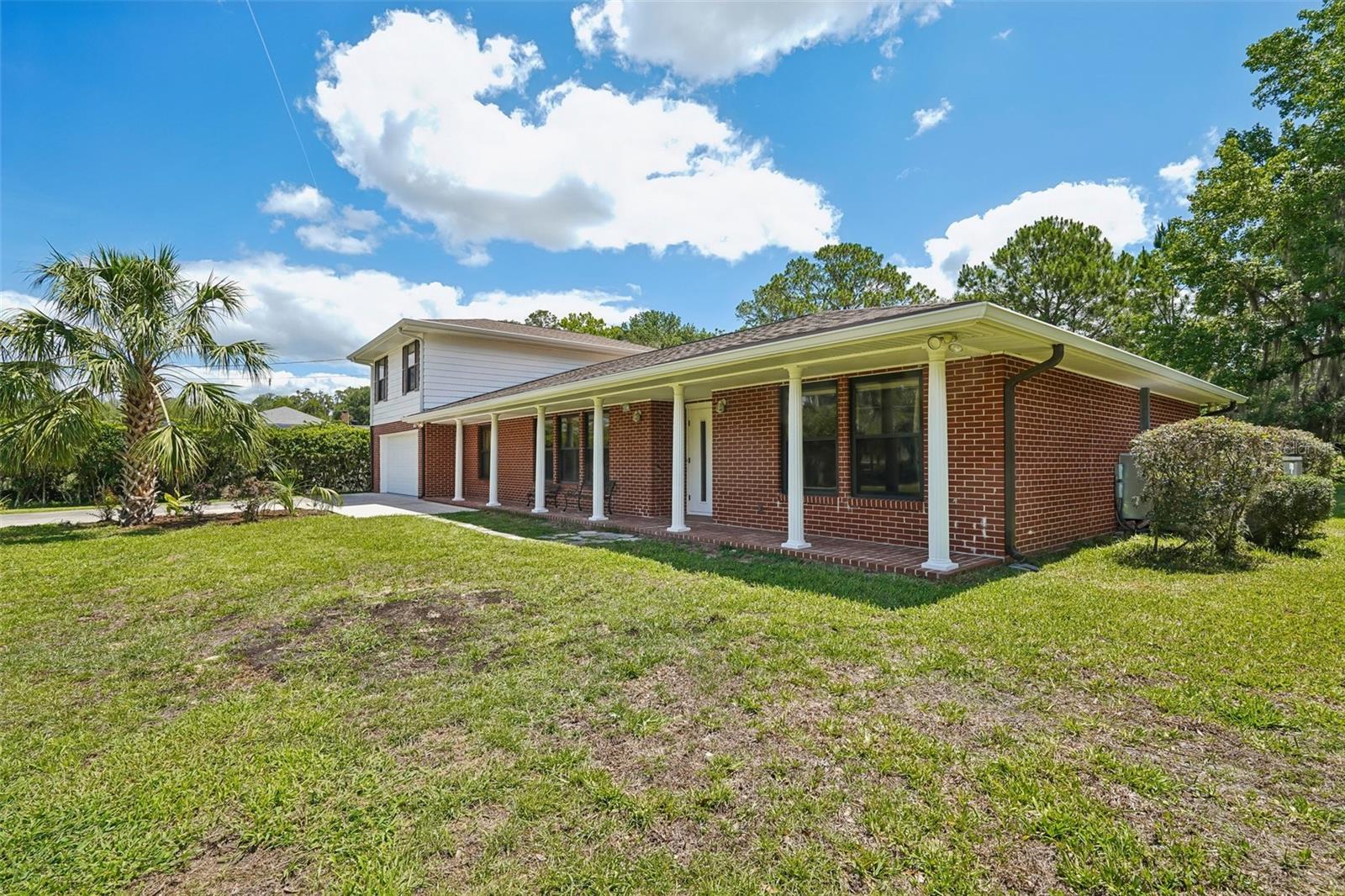 COUNTRY CLUB ESTATE MCINTOSH GRT - Residential