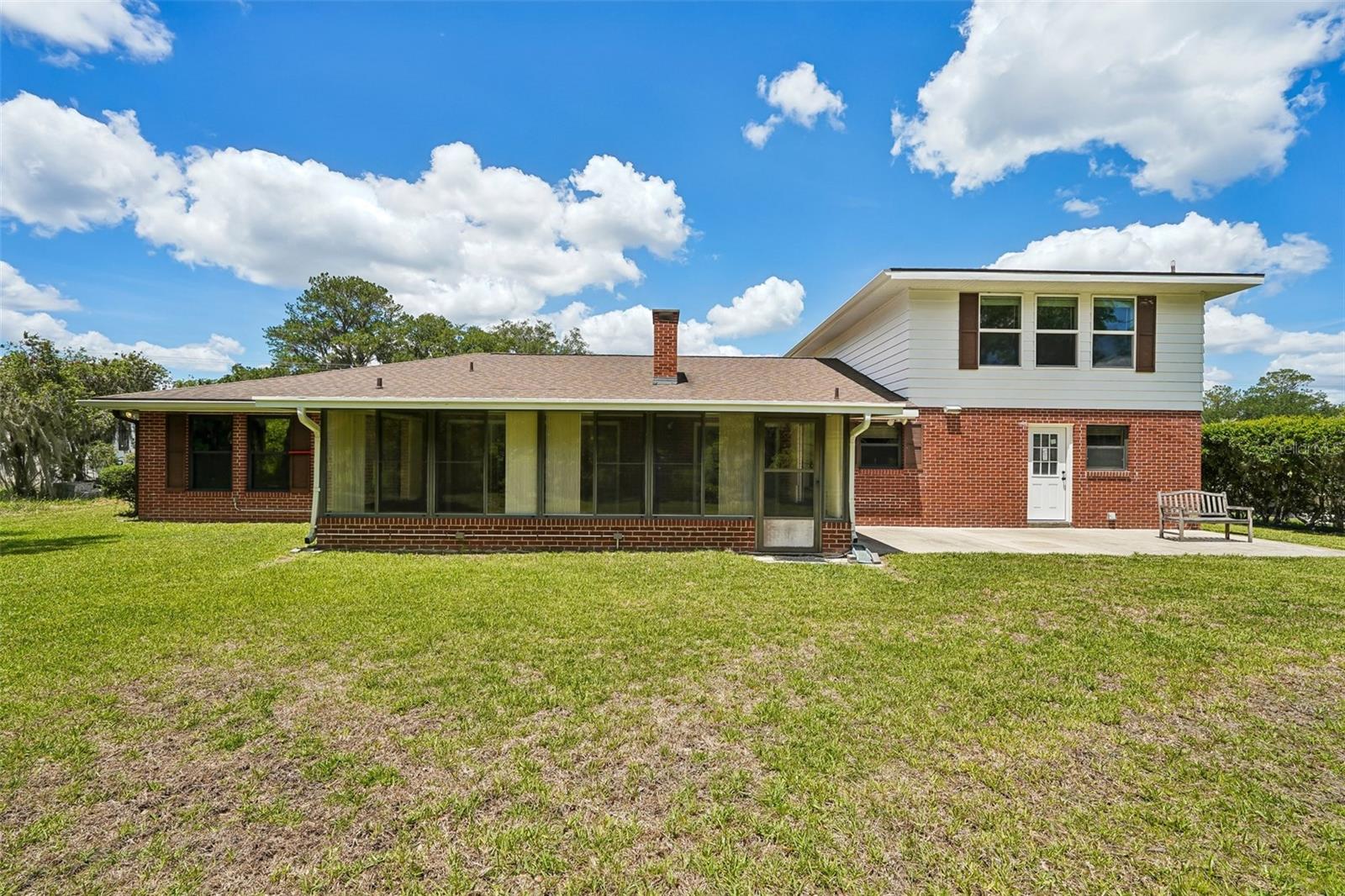 COUNTRY CLUB ESTATE MCINTOSH GRT - Residential