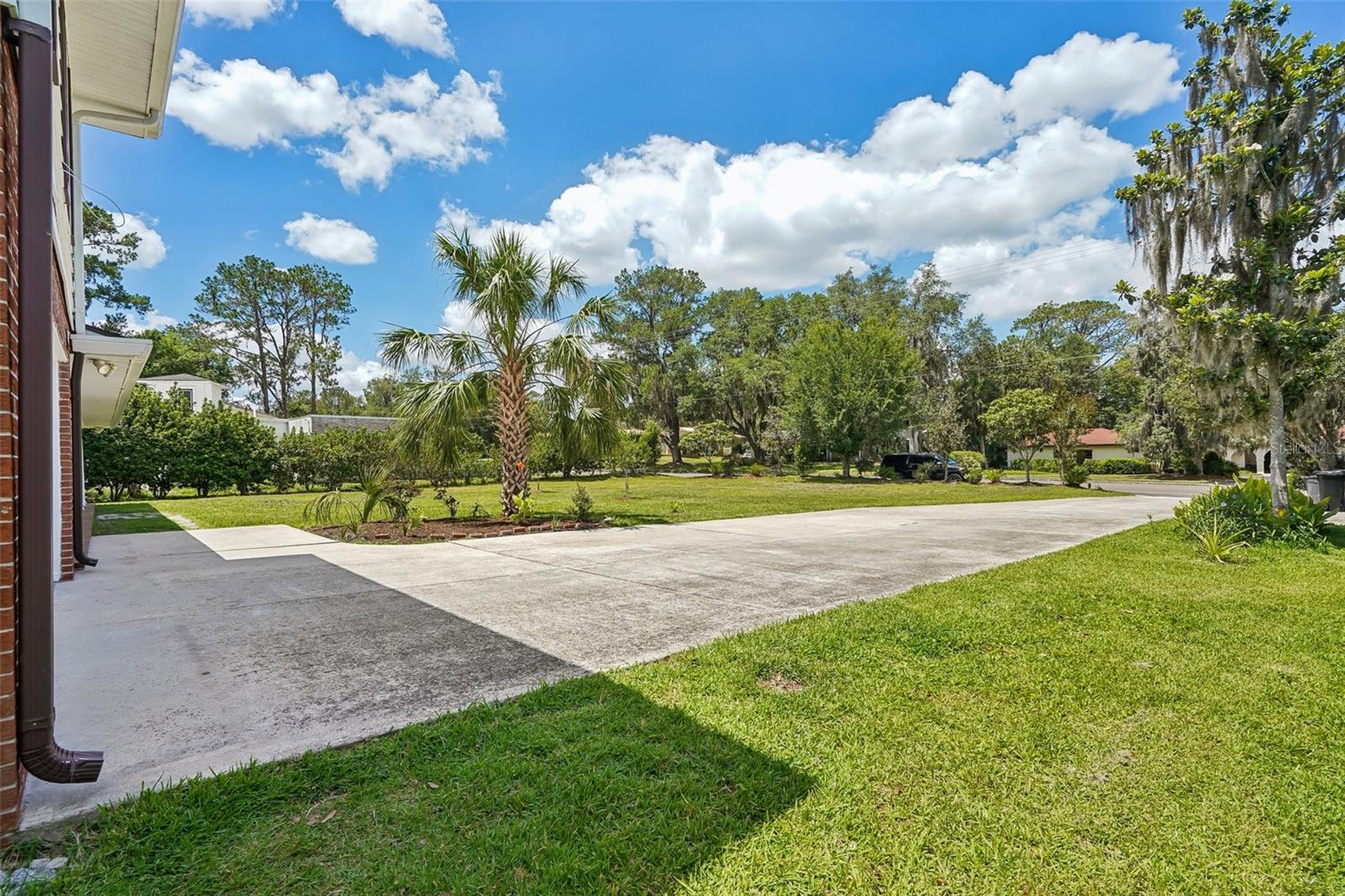 COUNTRY CLUB ESTATE MCINTOSH GRT - Residential