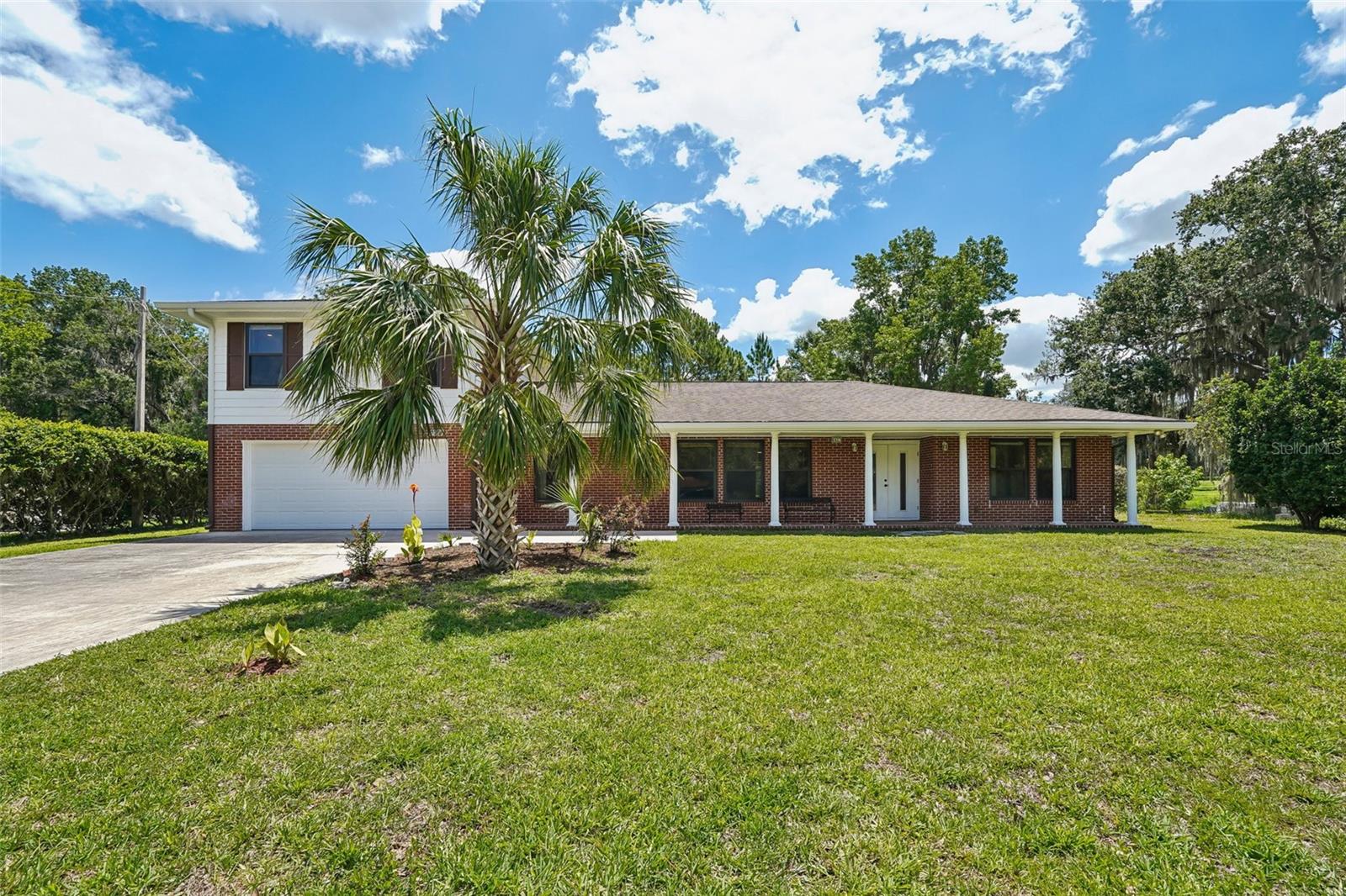 COUNTRY CLUB ESTATE MCINTOSH GRT - Residential