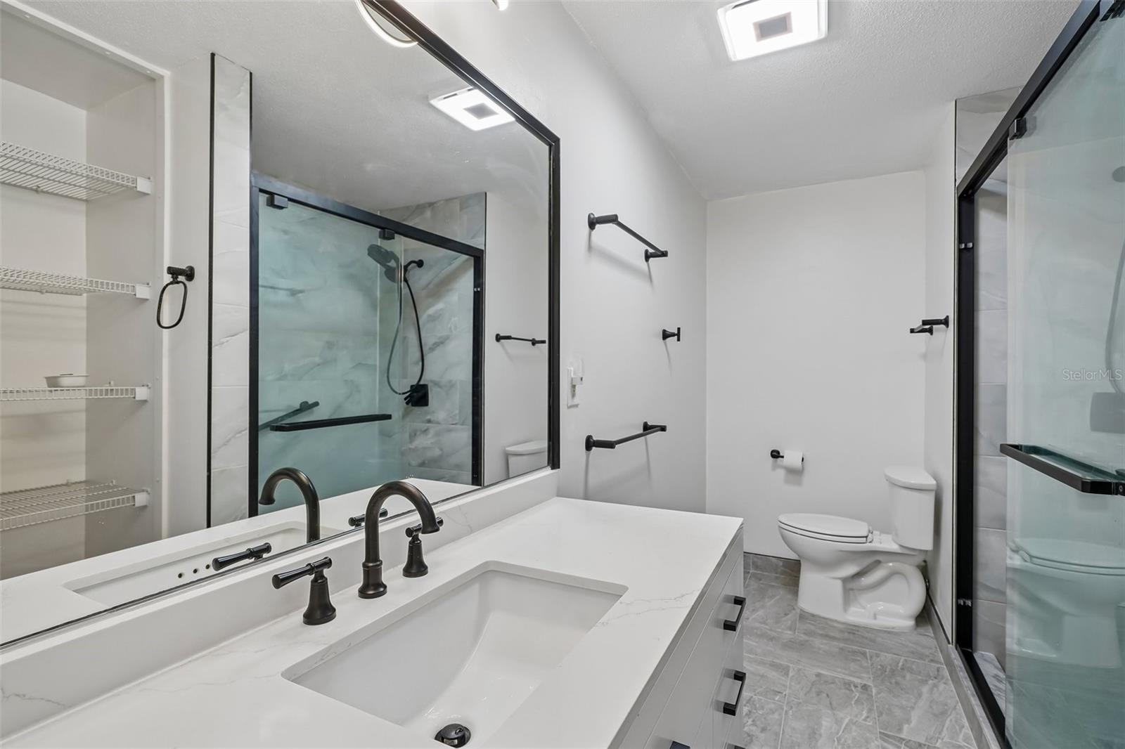 COUNTRY CLUB ESTATE MCINTOSH GRT - Residential