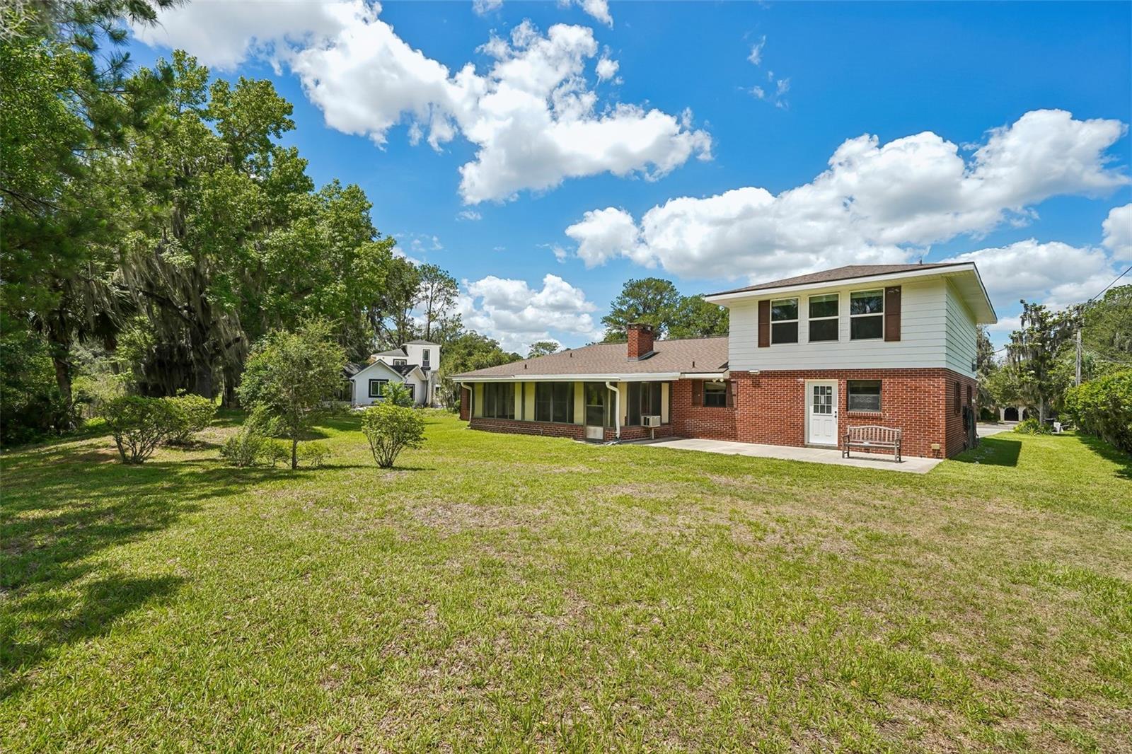 COUNTRY CLUB ESTATE MCINTOSH GRT - Residential