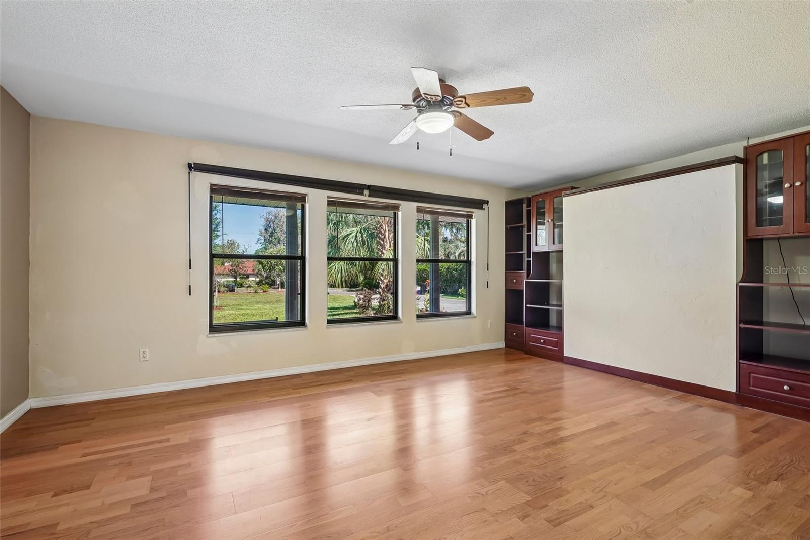 COUNTRY CLUB ESTATE MCINTOSH GRT - Residential