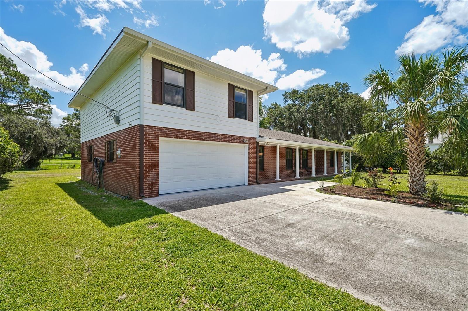 COUNTRY CLUB ESTATE MCINTOSH GRT - Residential