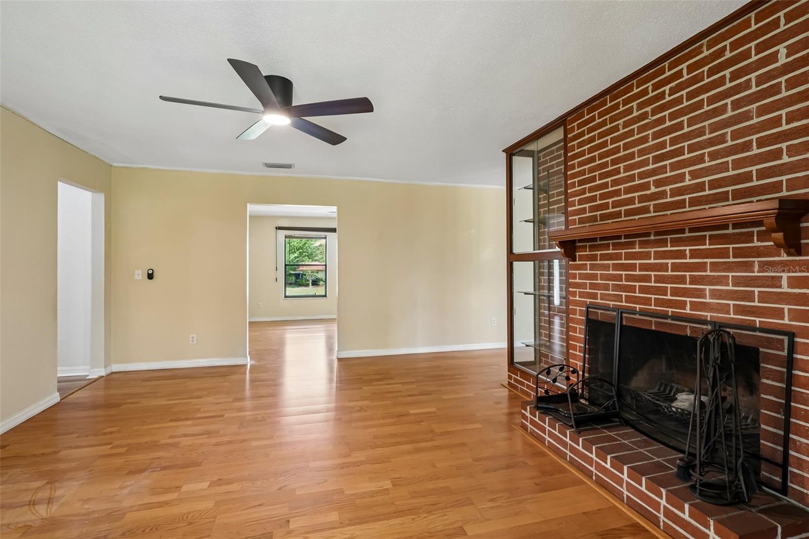 COUNTRY CLUB ESTATE MCINTOSH GRT - Residential