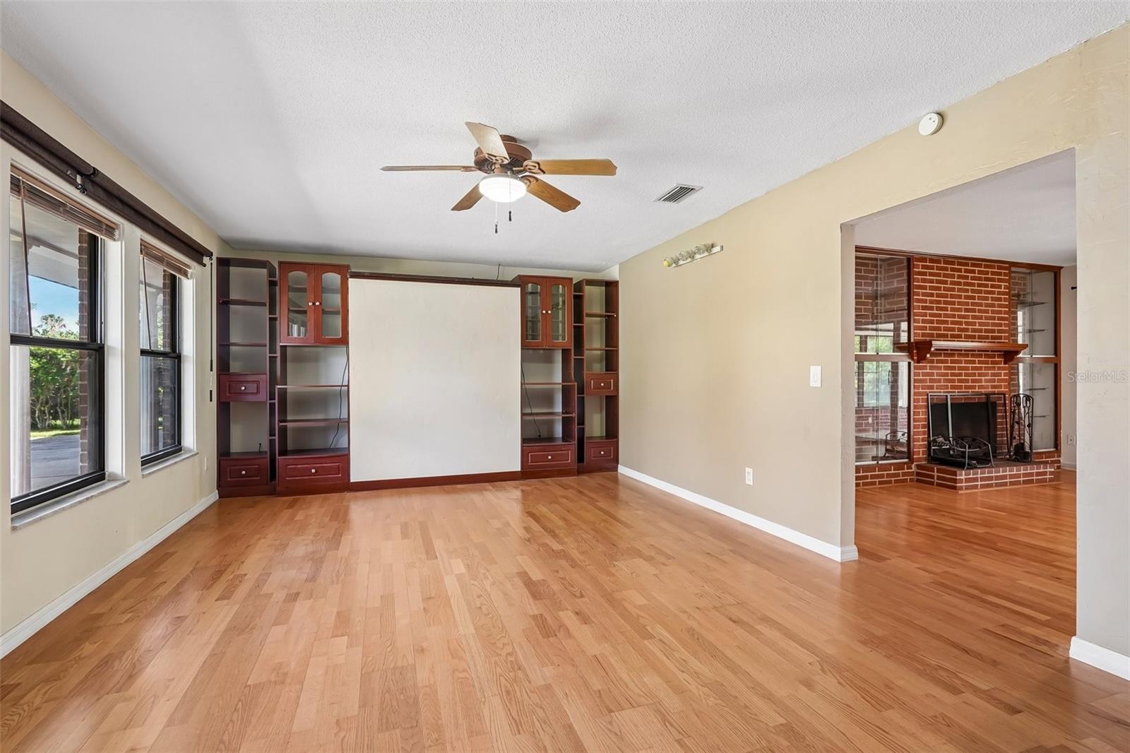 COUNTRY CLUB ESTATE MCINTOSH GRT - Residential