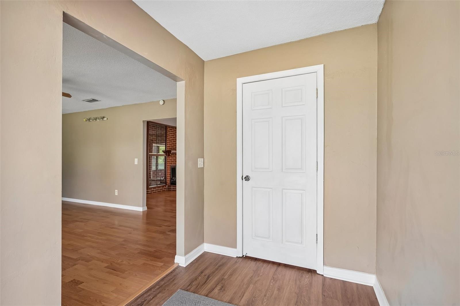 COUNTRY CLUB ESTATE MCINTOSH GRT - Residential