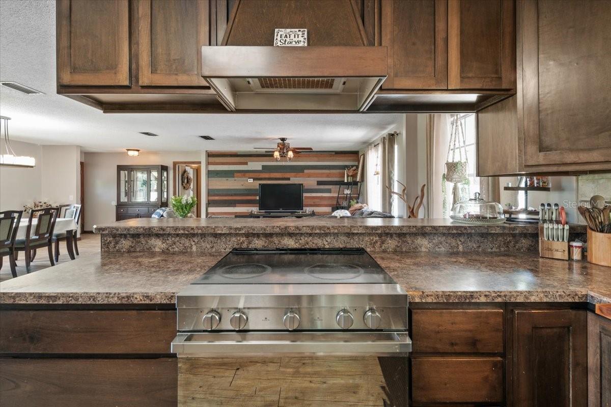 WHISPERING OAKS - Residential