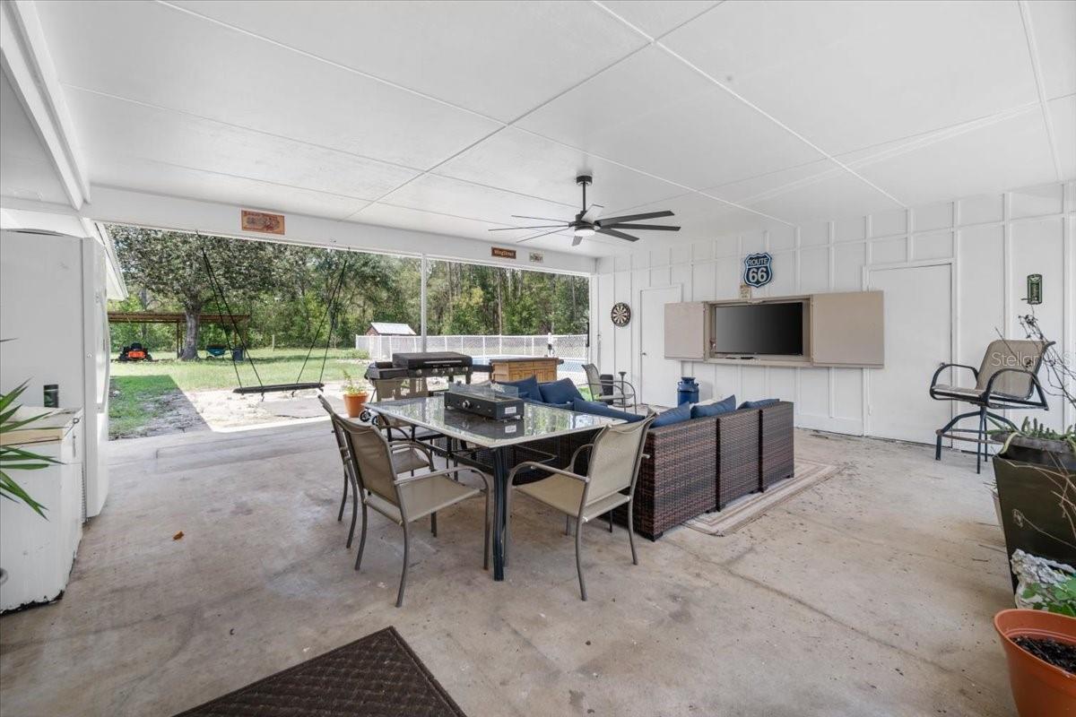 WHISPERING OAKS - Residential