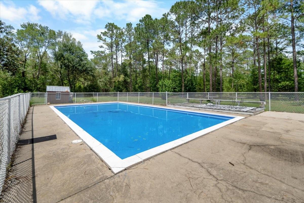 WHISPERING OAKS - Residential