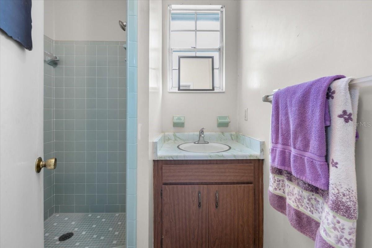 WHISPERING OAKS - Residential