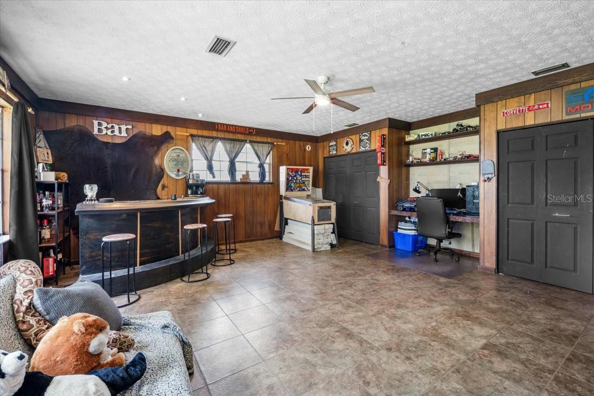 WHISPERING OAKS - Residential