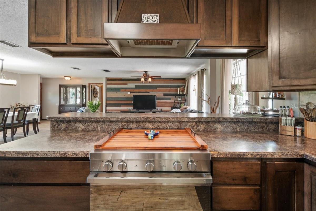 WHISPERING OAKS - Residential