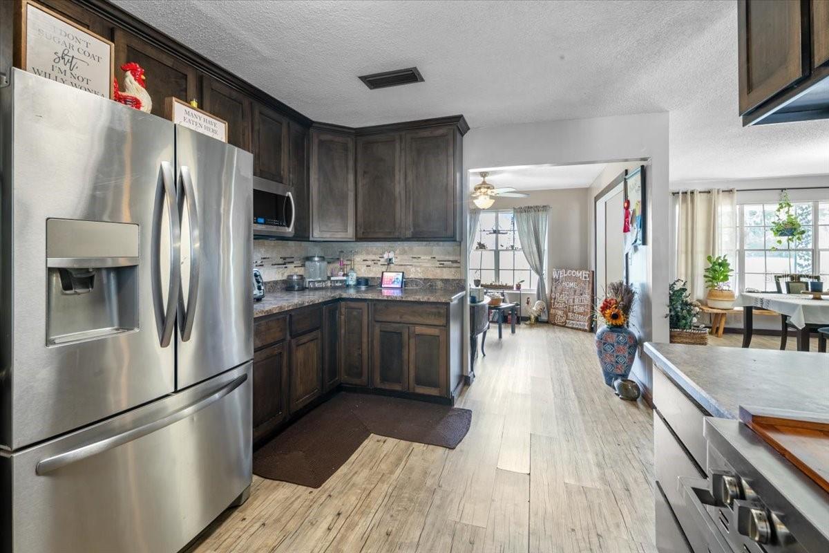 WHISPERING OAKS - Residential