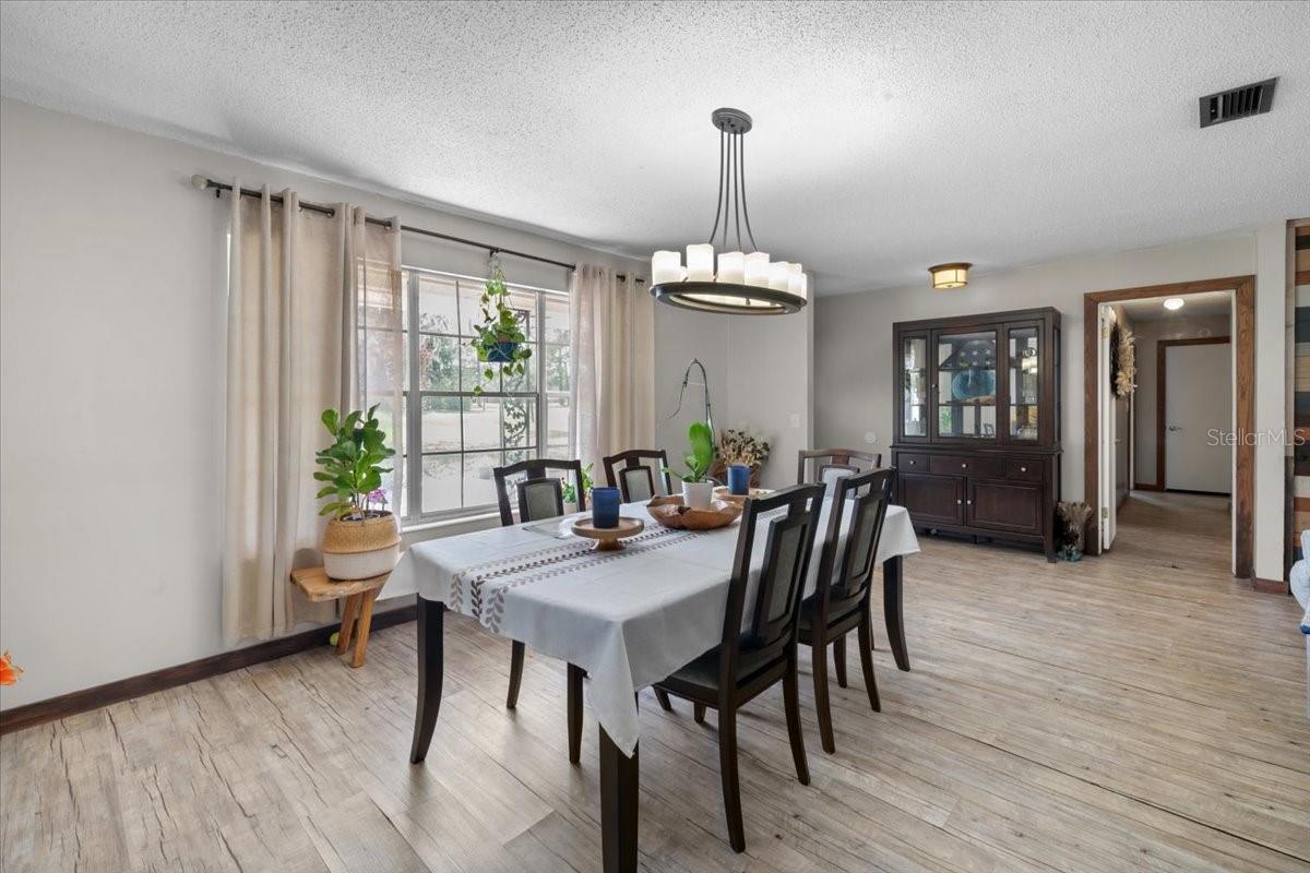 WHISPERING OAKS - Residential