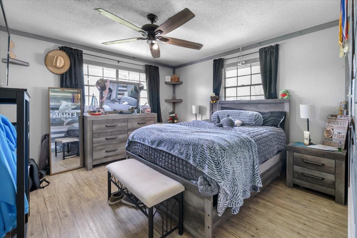 WHISPERING OAKS - Residential