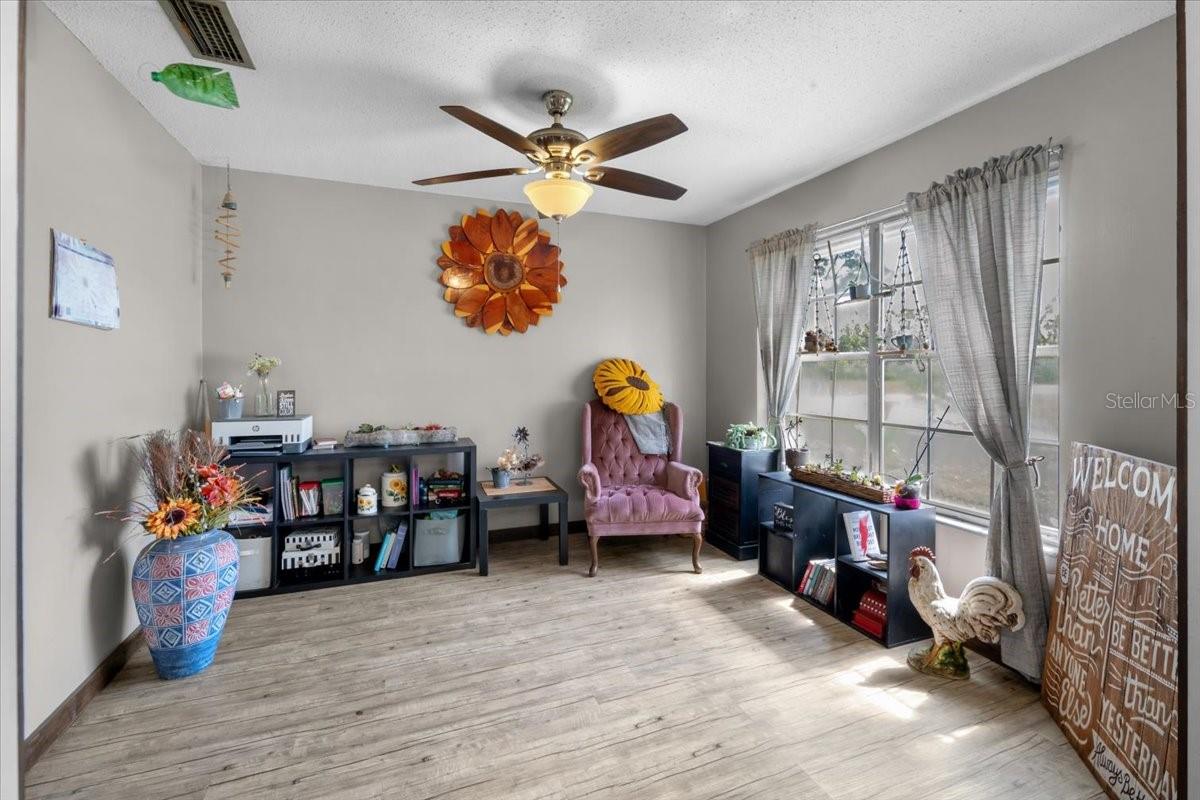 WHISPERING OAKS - Residential