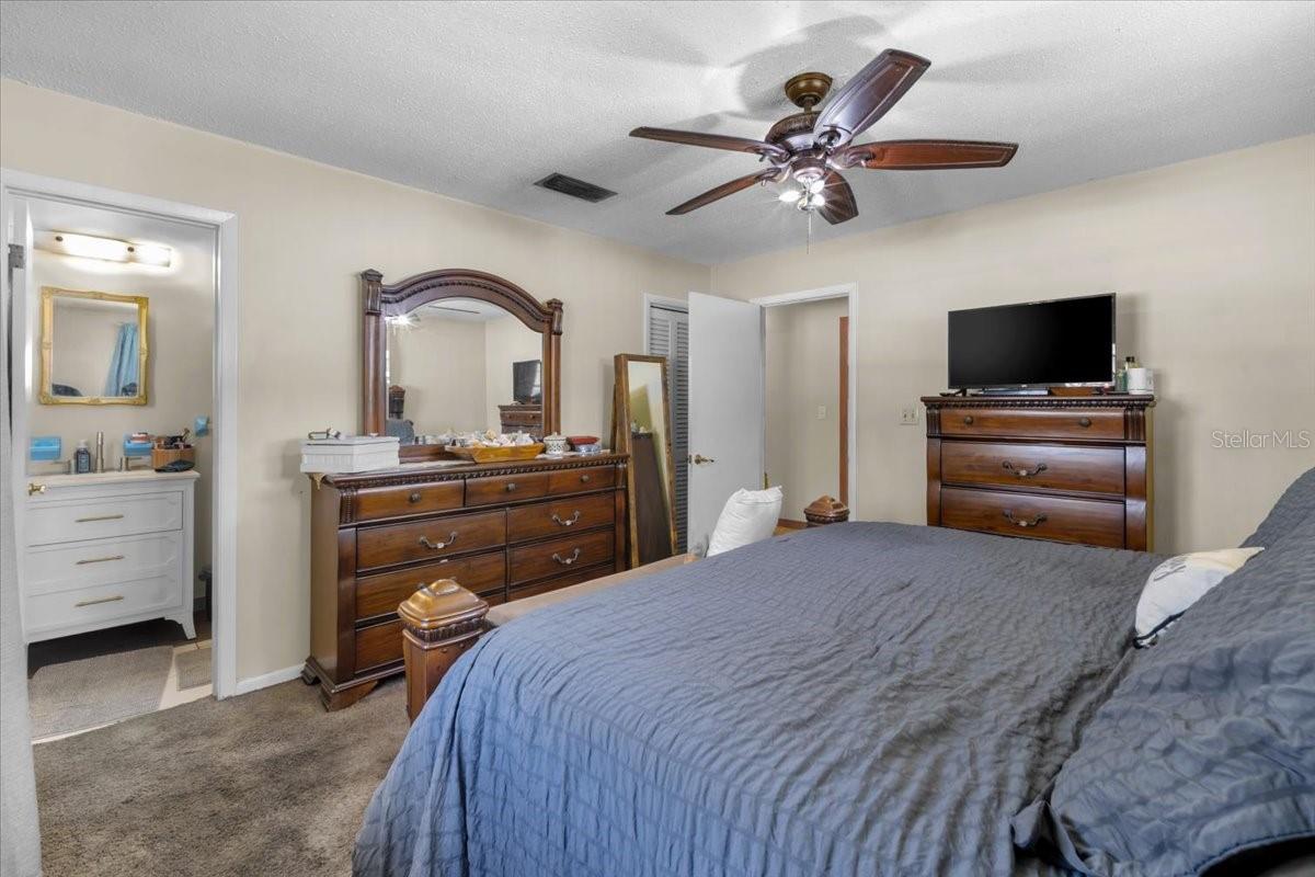 WHISPERING OAKS - Residential