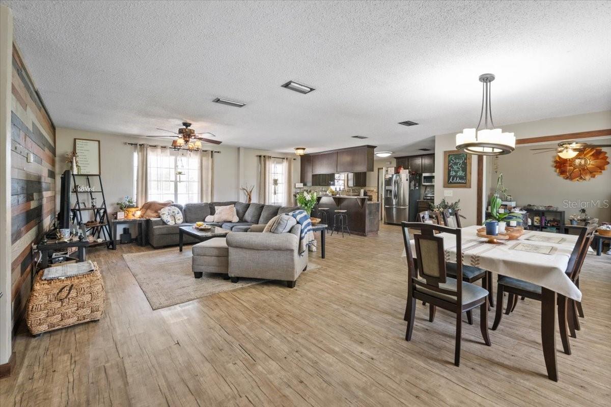 WHISPERING OAKS - Residential