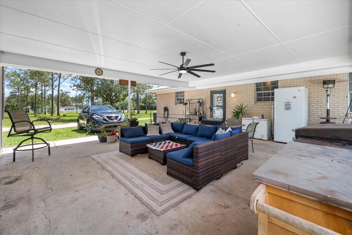 WHISPERING OAKS - Residential
