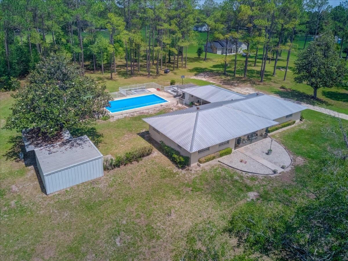 WHISPERING OAKS - Residential