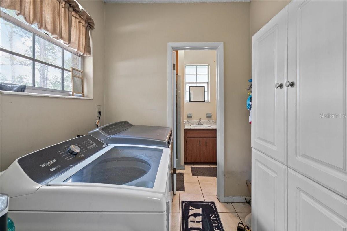 WHISPERING OAKS - Residential
