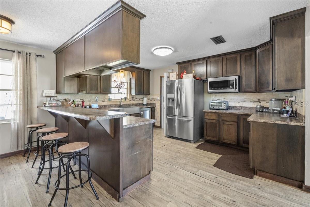 WHISPERING OAKS - Residential