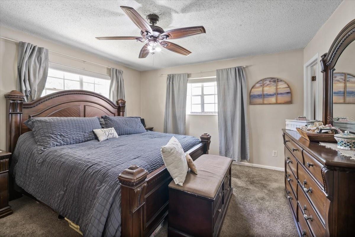 WHISPERING OAKS - Residential