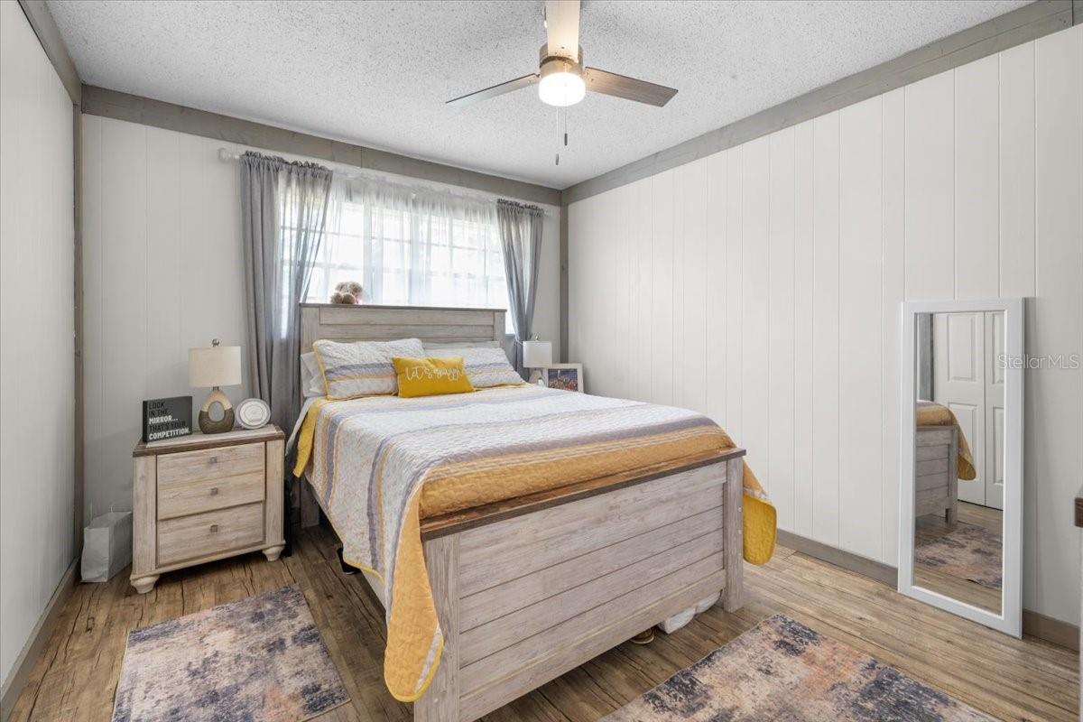 WHISPERING OAKS - Residential