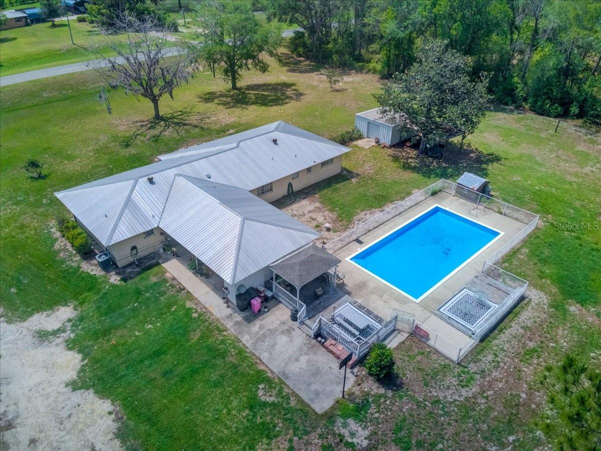 WHISPERING OAKS - Residential