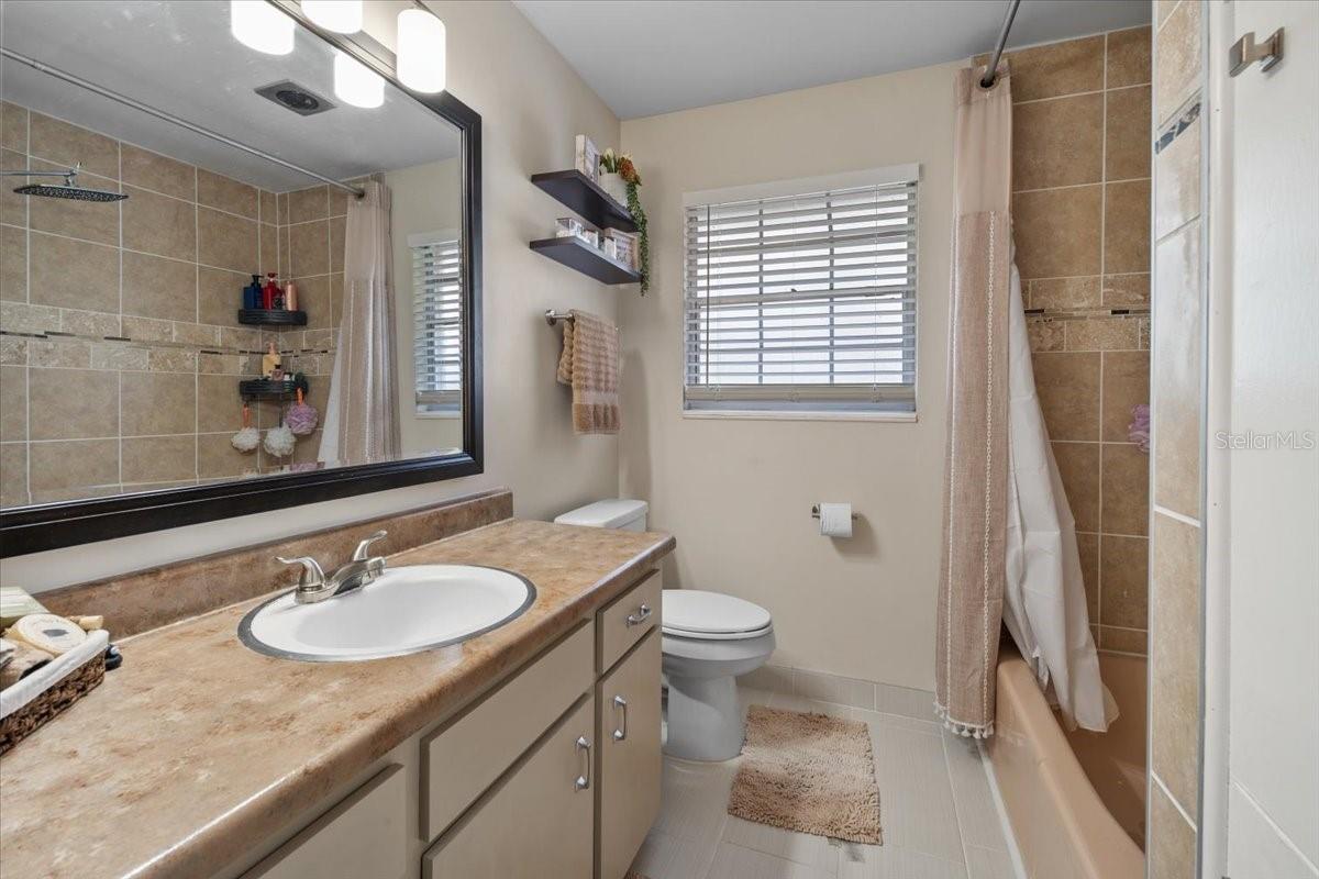 WHISPERING OAKS - Residential