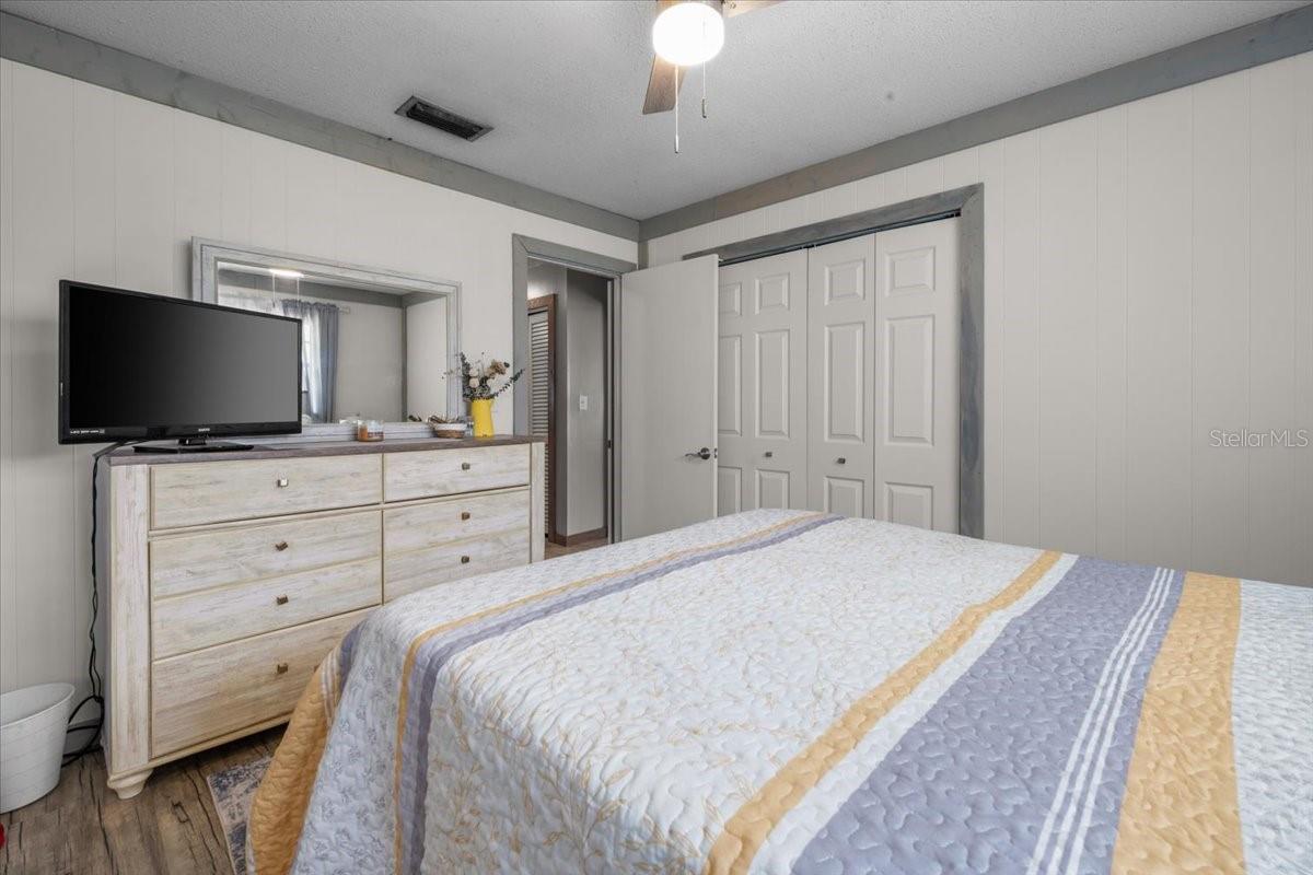 WHISPERING OAKS - Residential
