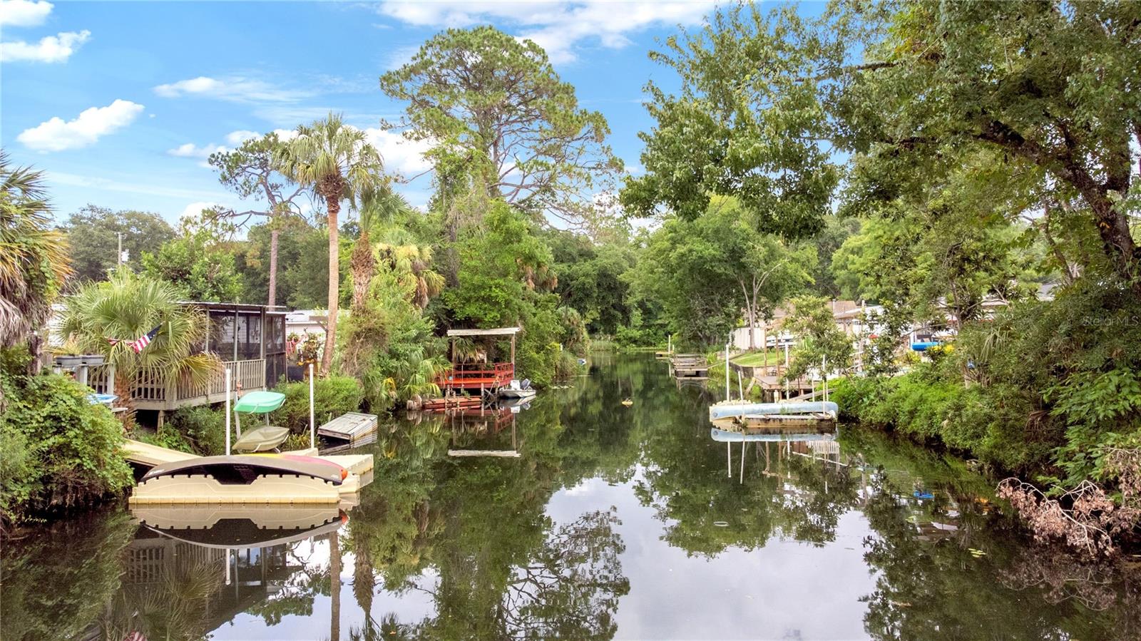 WEEKI WACHEE RIVER ESTATE - Land