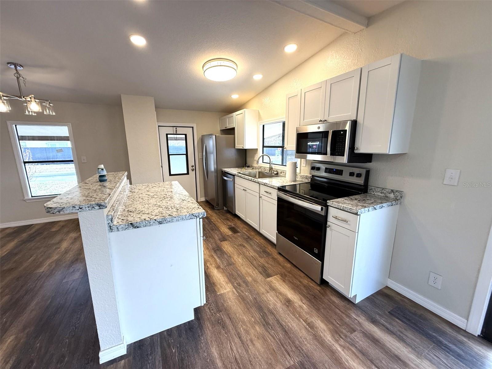 FLORAL LAKES - Residential