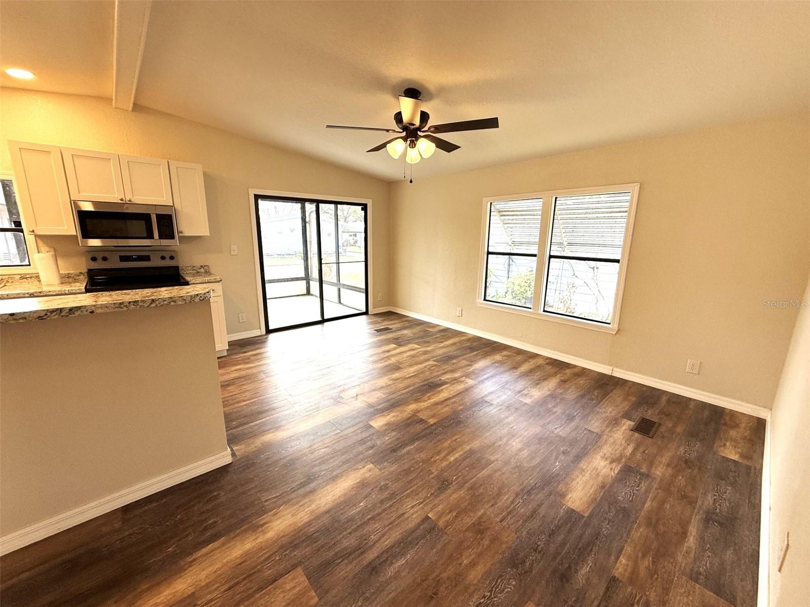 FLORAL LAKES - Residential